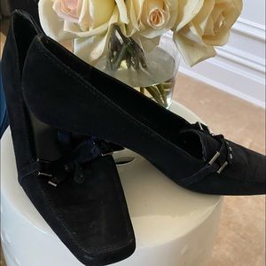 Extremely comfy low heel loafer
